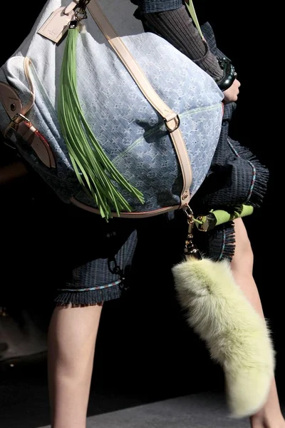 Look 3